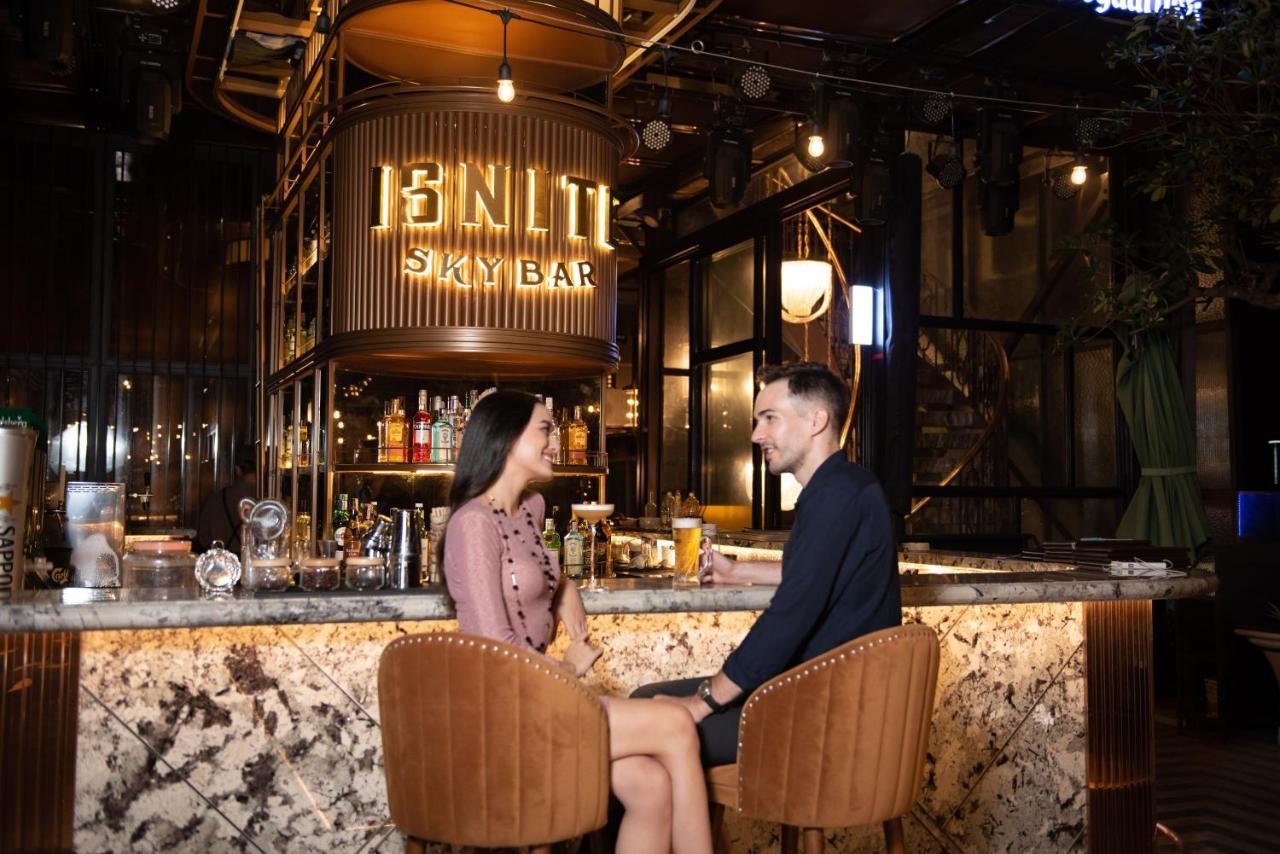 Peridot Grand Luxury Boutique Hotel Hanoi Exteriör bild Sky Bar