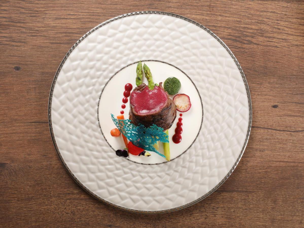Peridot Grand Luxury Boutique Hotel Hanoi Exteriör bild A plate of food