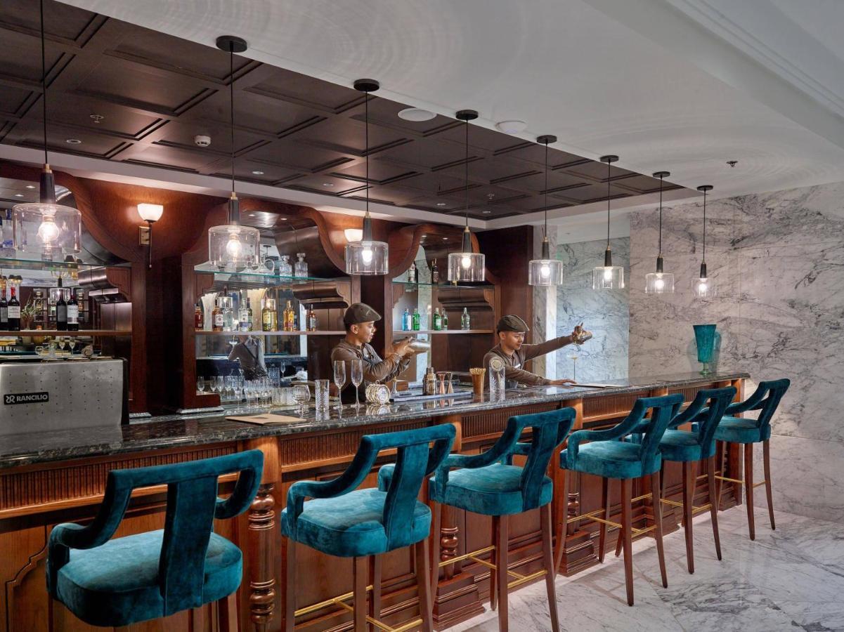 Peridot Grand Luxury Boutique Hotel Hanoi Exteriör bild The bar at the hotel