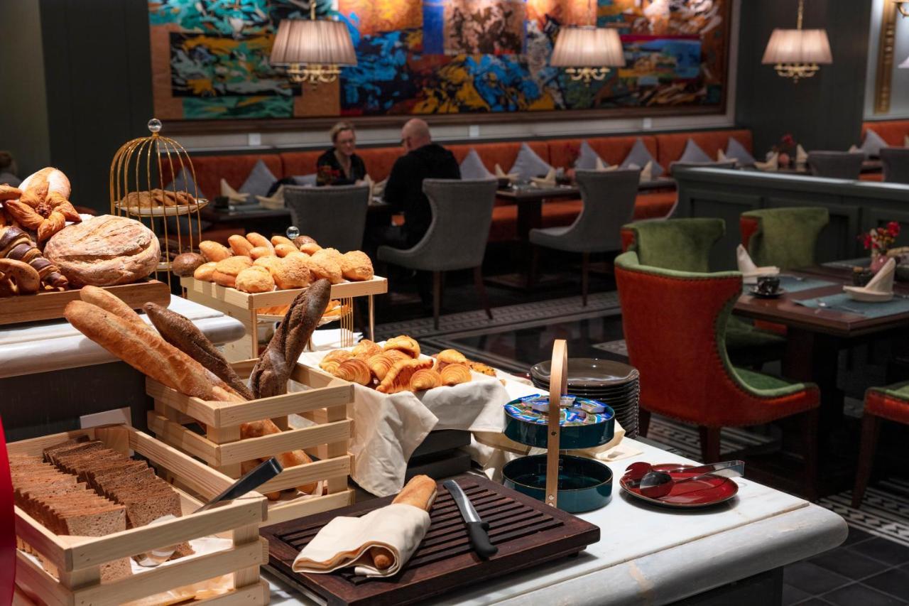 Peridot Grand Luxury Boutique Hotel Hanoi Exteriör bild The restaurant's interior