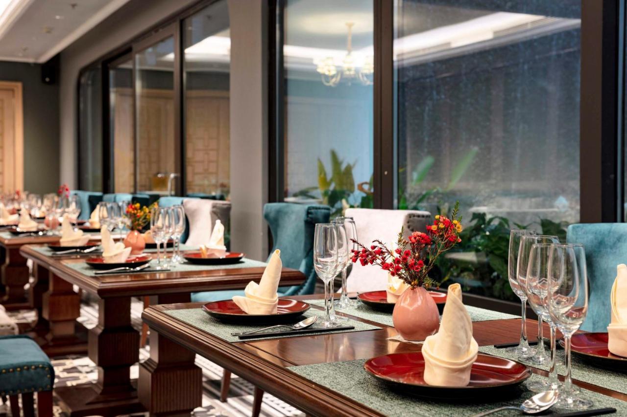 Peridot Grand Luxury Boutique Hotel Hanoi Exteriör bild The restaurant