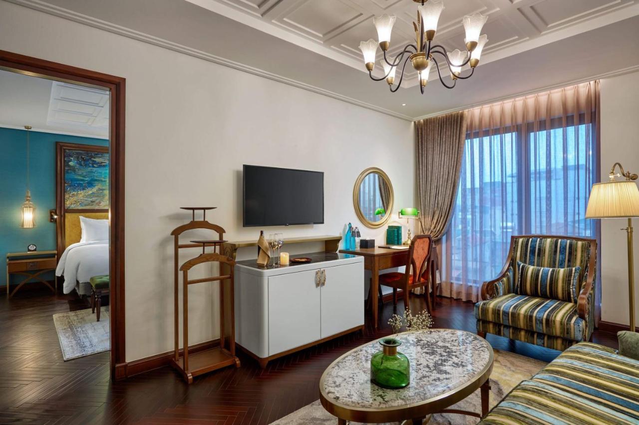 Peridot Grand Luxury Boutique Hotel Hanoi Exteriör bild A suite at the hotel