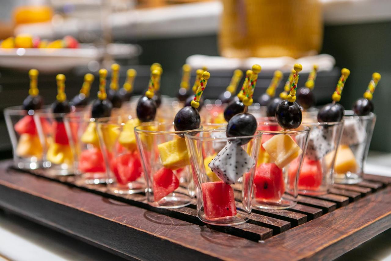 Peridot Grand Luxury Boutique Hotel Hanoi Exteriör bild Fruit salad