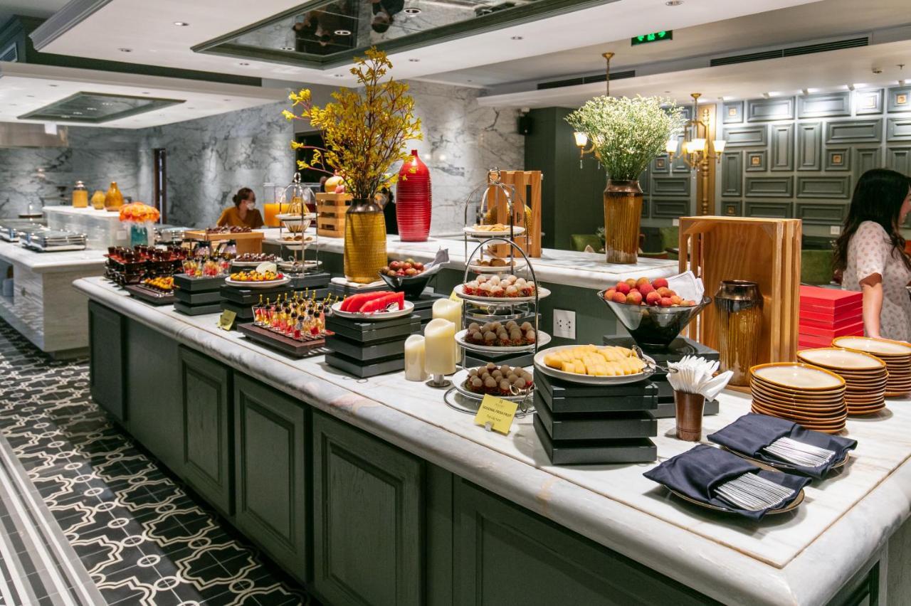 Peridot Grand Luxury Boutique Hotel Hanoi Exteriör bild A dessert buffet
