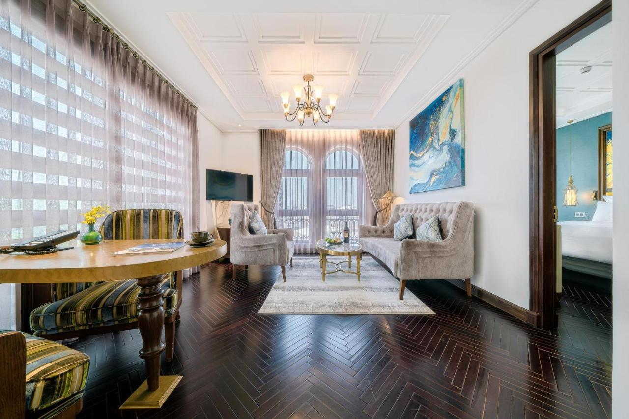 Peridot Grand Luxury Boutique Hotel Hanoi Exteriör bild A suite at the hotel
