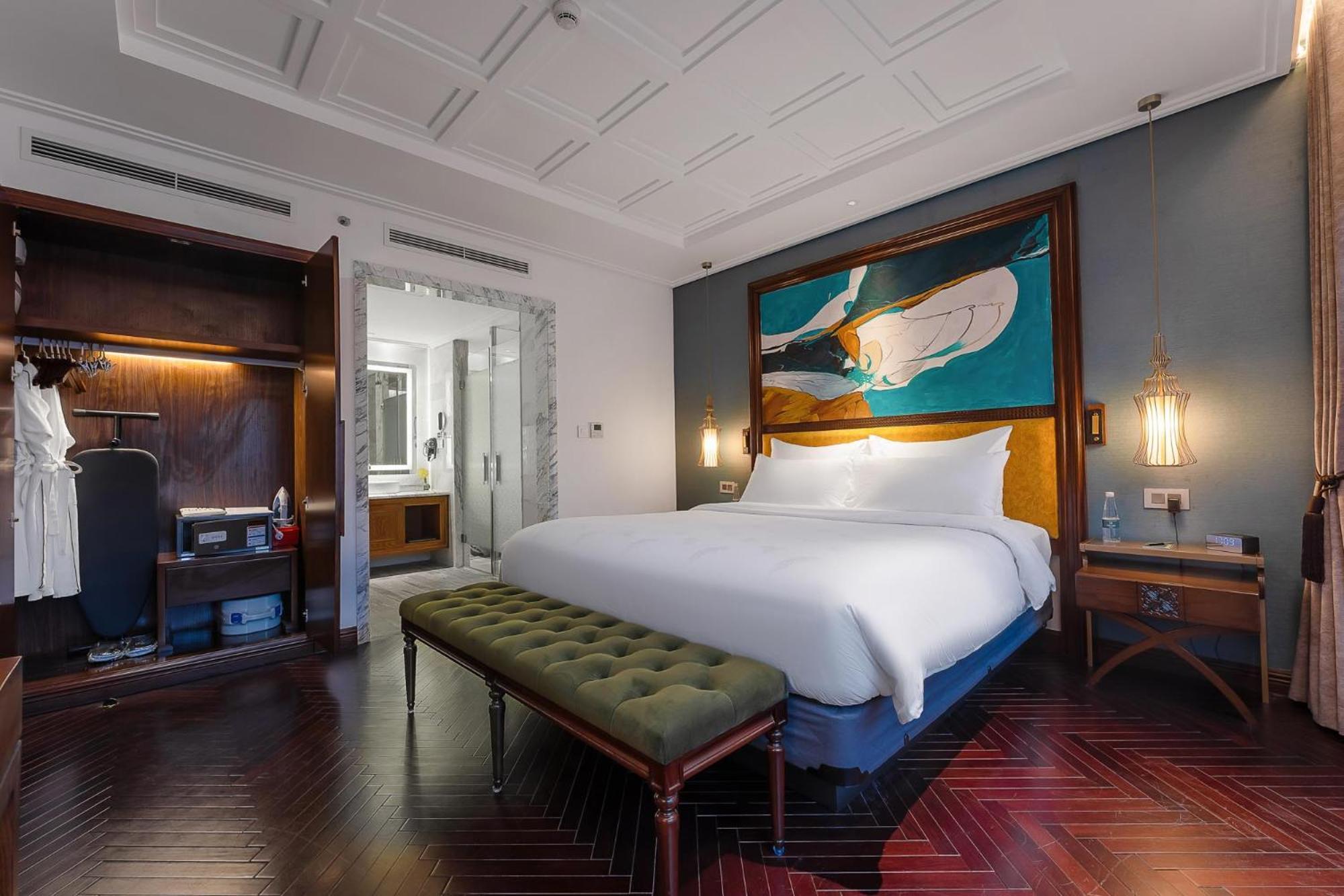 Peridot Grand Luxury Boutique Hotel Hanoi Exteriör bild Deluxe Suite