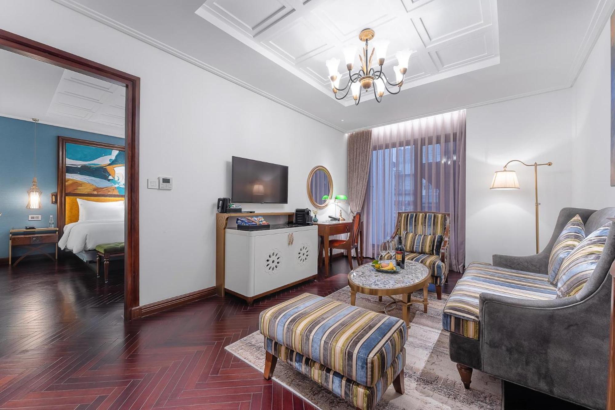 Peridot Grand Luxury Boutique Hotel Hanoi Exteriör bild A suite at the hotel