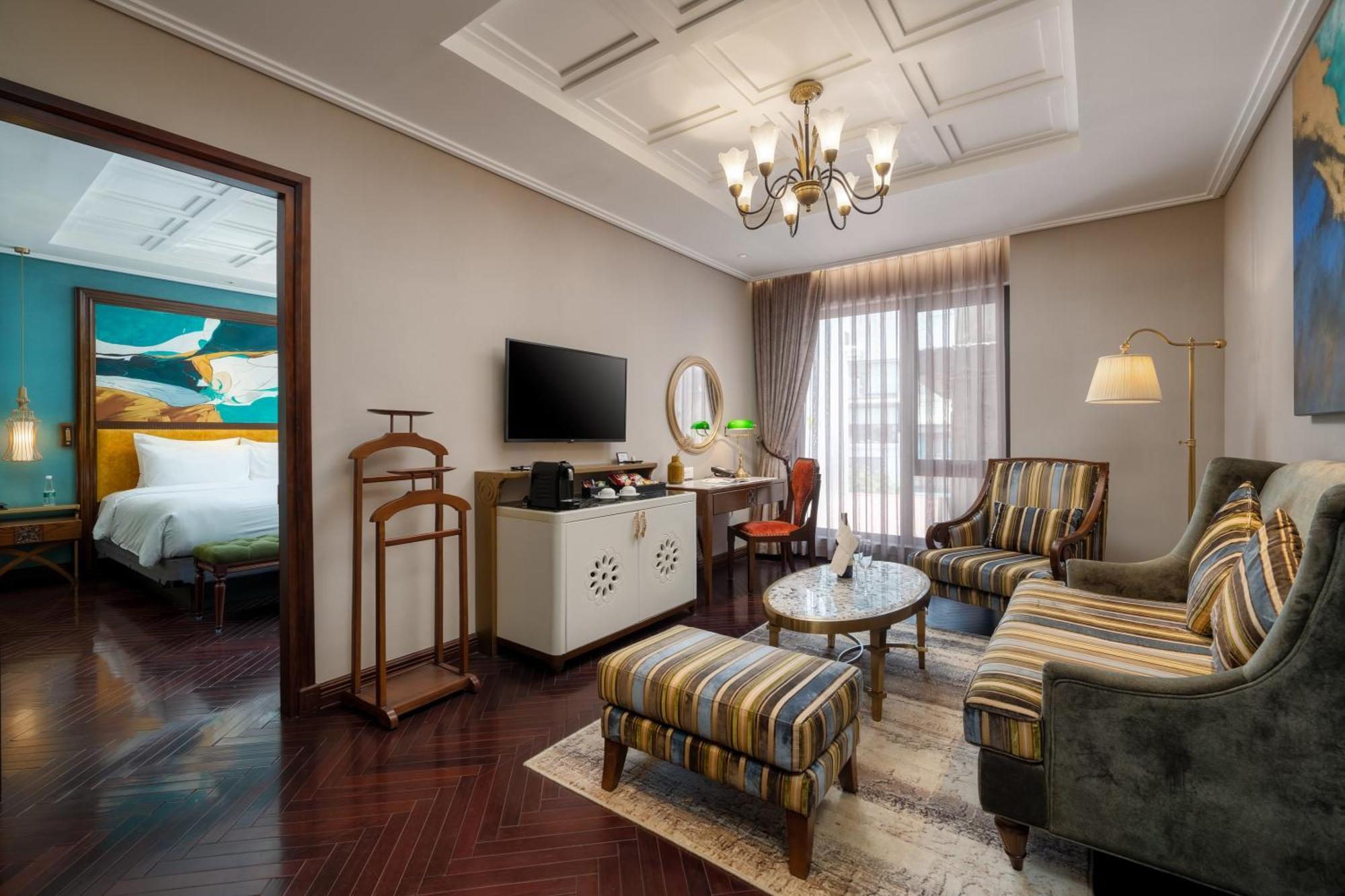 Peridot Grand Luxury Boutique Hotel Hanoi Exteriör bild Suite